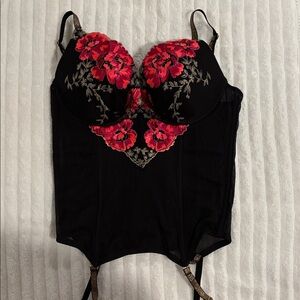 Victoria's Secret. Lingerie. Size 34C. Red Floral.